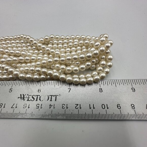 Elegant Pearl Necklace - Picture 12 of 13
